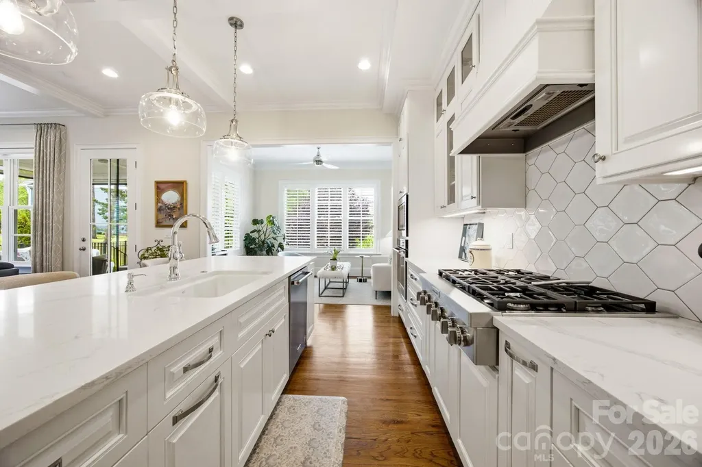 6834 Providence Lane W Charlotte NC 28226
