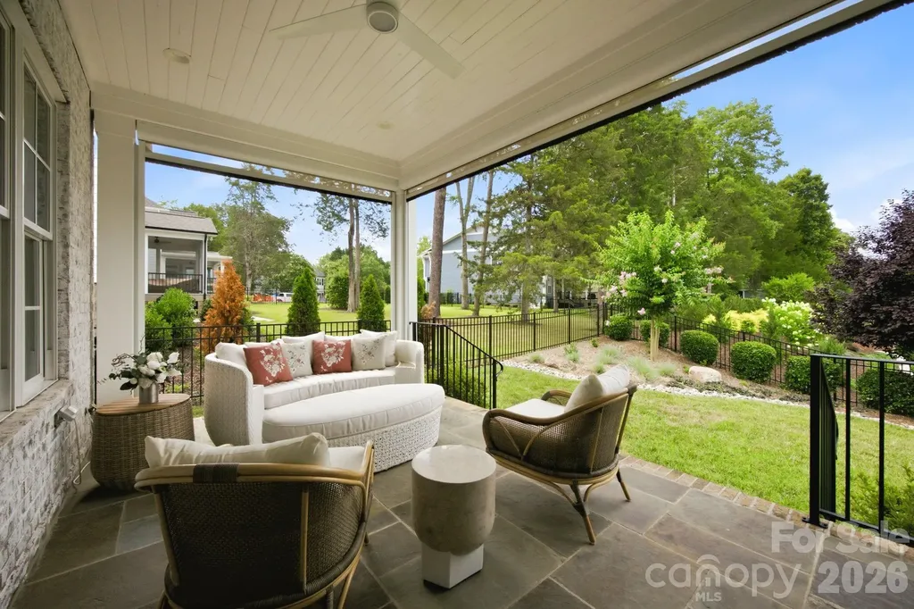 6834 Providence Lane W Charlotte NC 28226