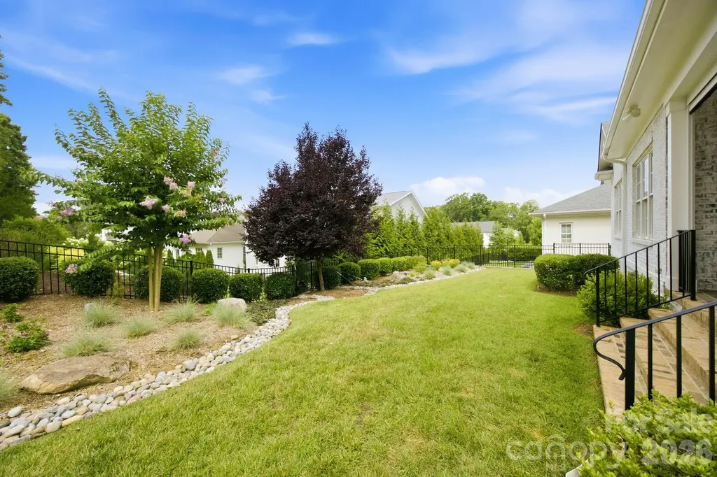 6834 Providence Lane W Charlotte NC 28226