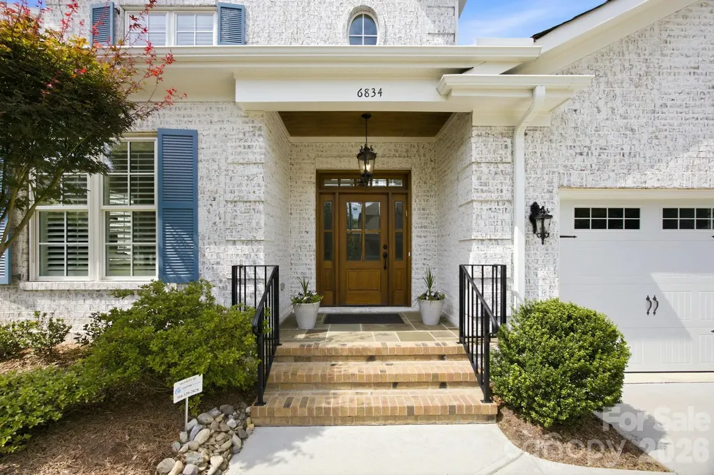 6834 Providence Lane W Charlotte NC 28226