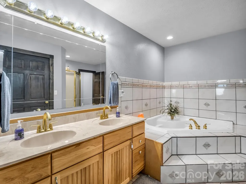 1025 Jeter Mountain Road Penrose NC 28766