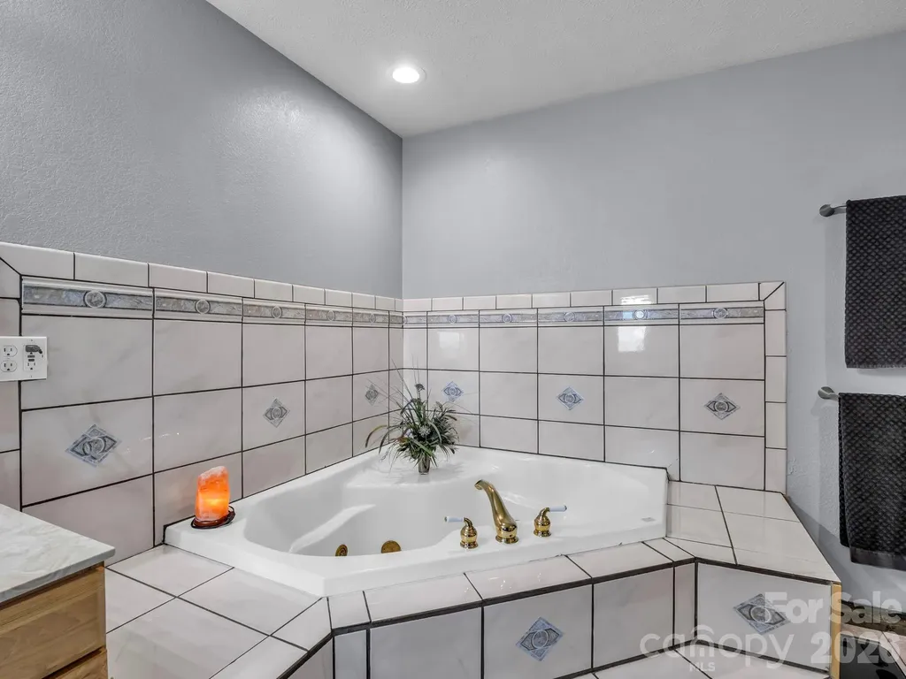 1025 Jeter Mountain Road Penrose NC 28766