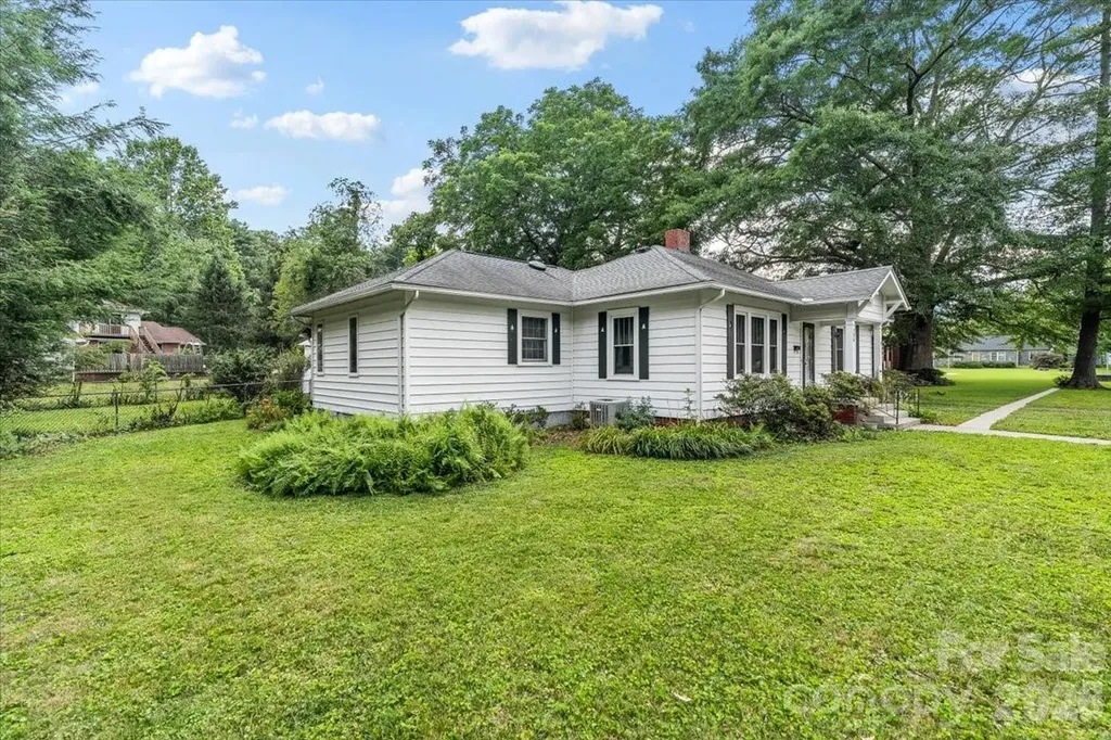 196 E French Broad Street Brevard NC 28712