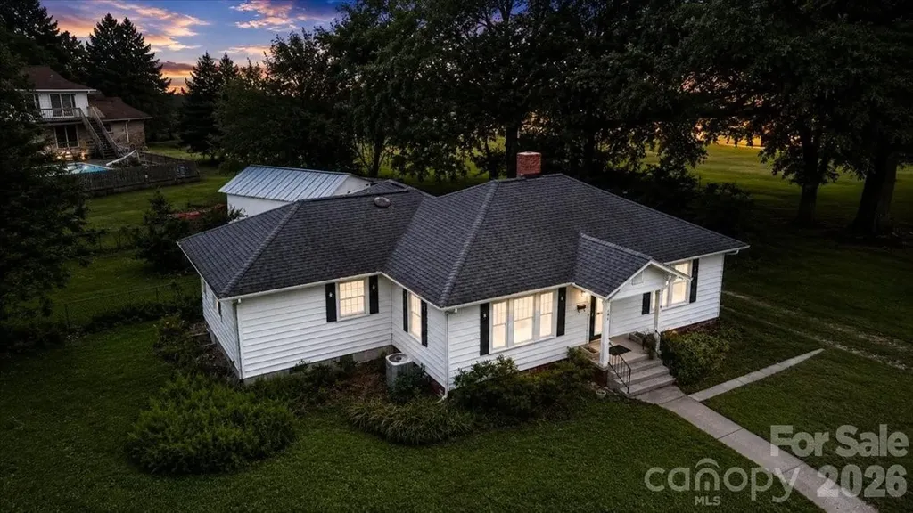 196 E French Broad Street Brevard NC 28712