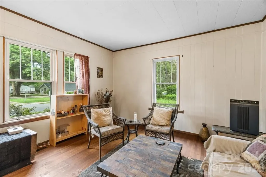 196 E French Broad Street Brevard NC 28712