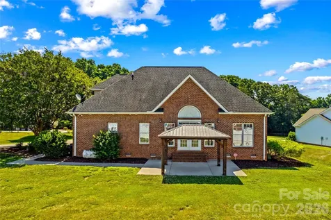 185 Upper Oak Drive Statesville NC 28625