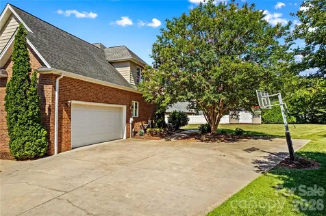 185 Upper Oak Drive Statesville NC 28625