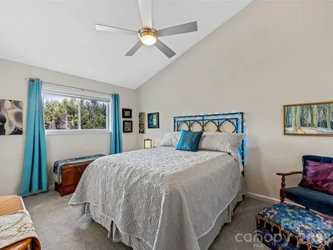 150 Hobby Horse Lane Hendersonville NC 28792