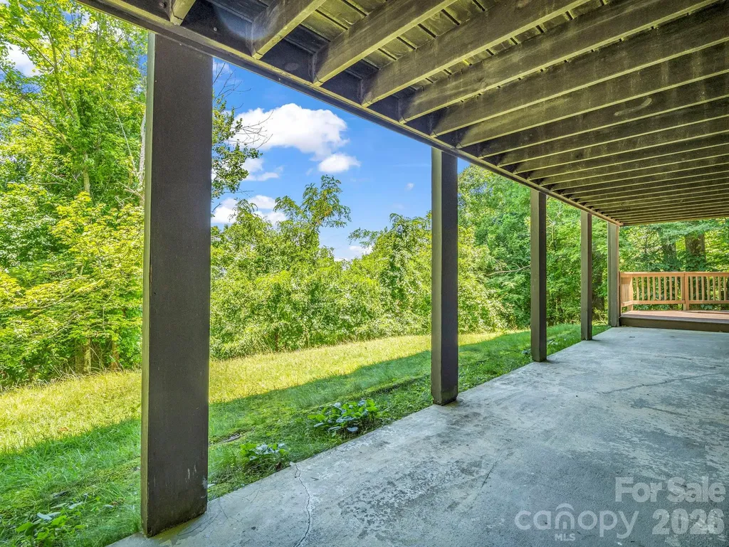 122 Birchwood Drive Hendersonville NC 28739