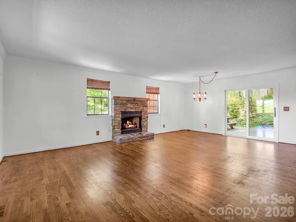 122 Birchwood Drive Hendersonville NC 28739