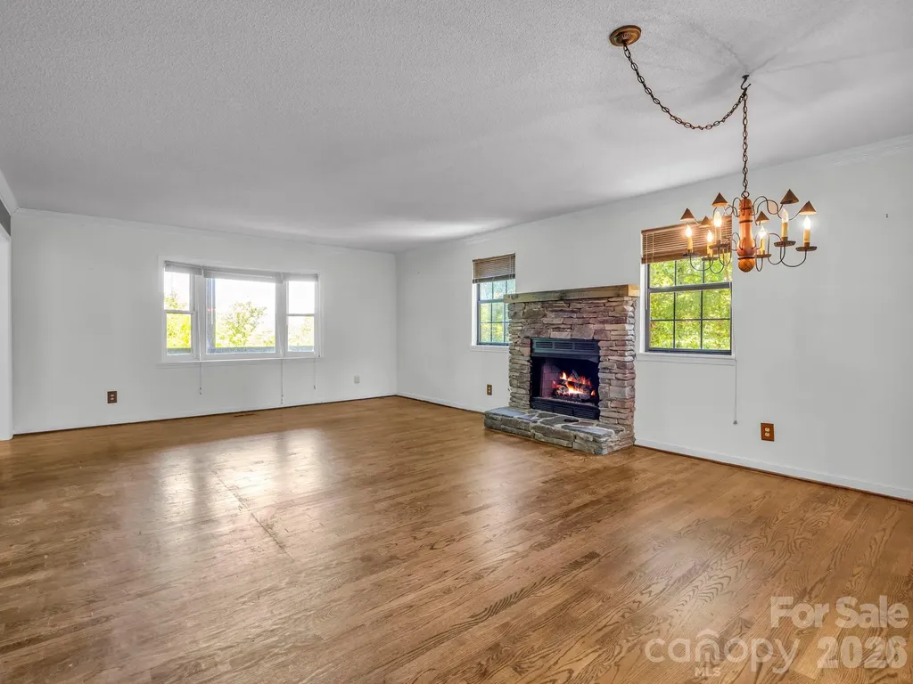 122 Birchwood Drive Hendersonville NC 28739