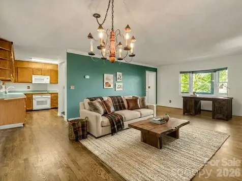 122 Birchwood Drive Hendersonville NC 28739