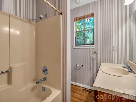 122 Birchwood Drive Hendersonville NC 28739