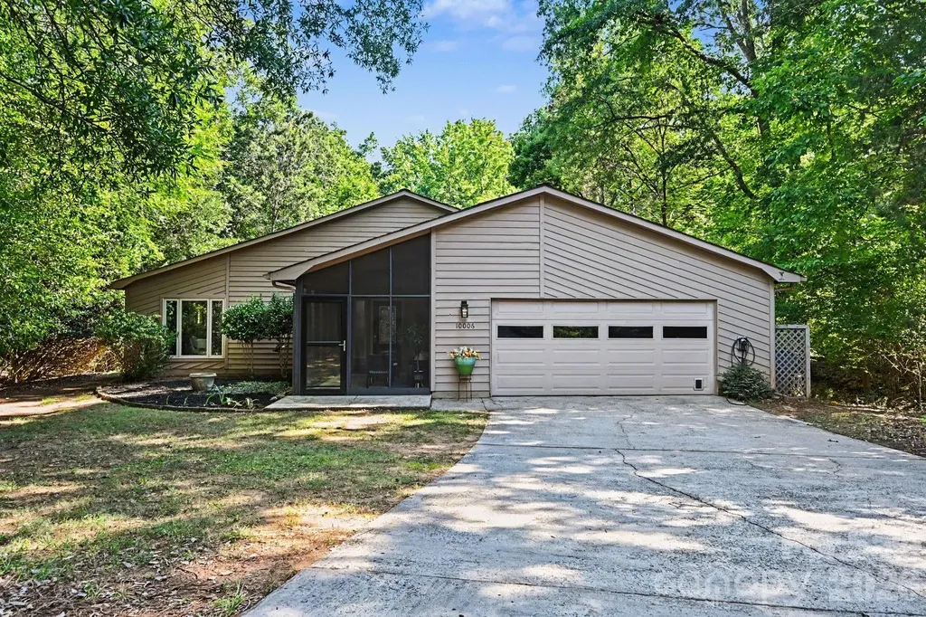 10006 Stoneleigh Lane Charlotte NC 28277