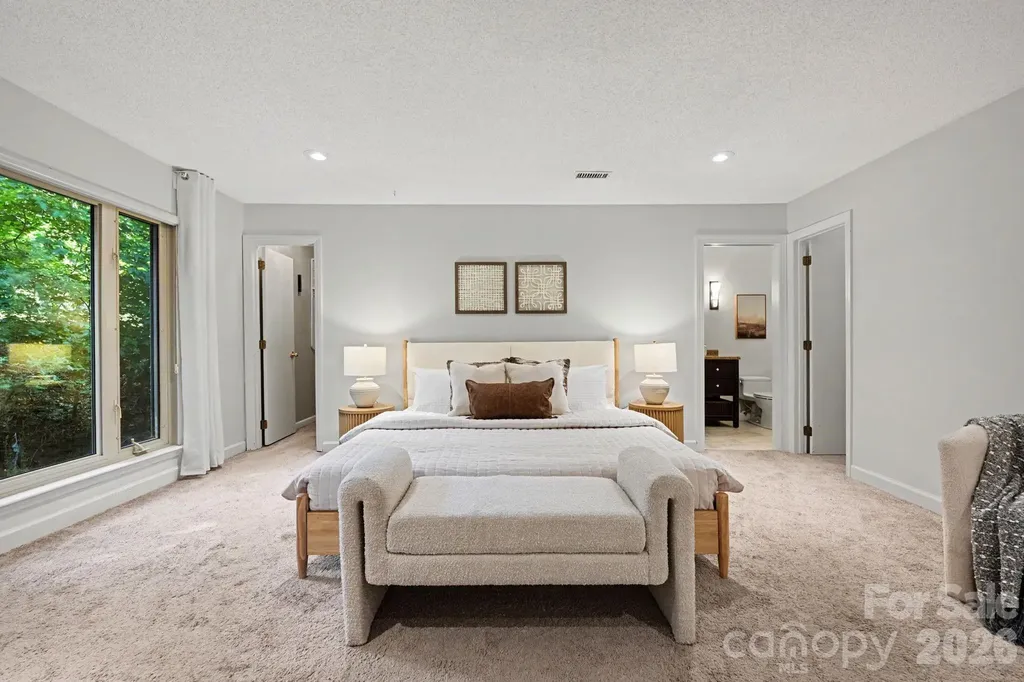 10006 Stoneleigh Lane Charlotte NC 28277