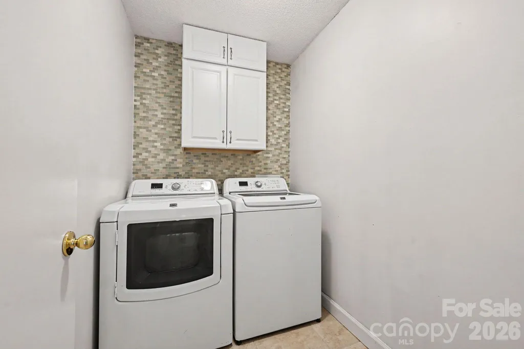 10006 Stoneleigh Lane Charlotte NC 28277