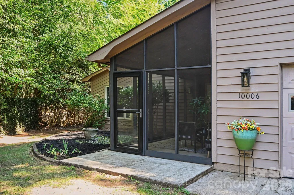 10006 Stoneleigh Lane Charlotte NC 28277