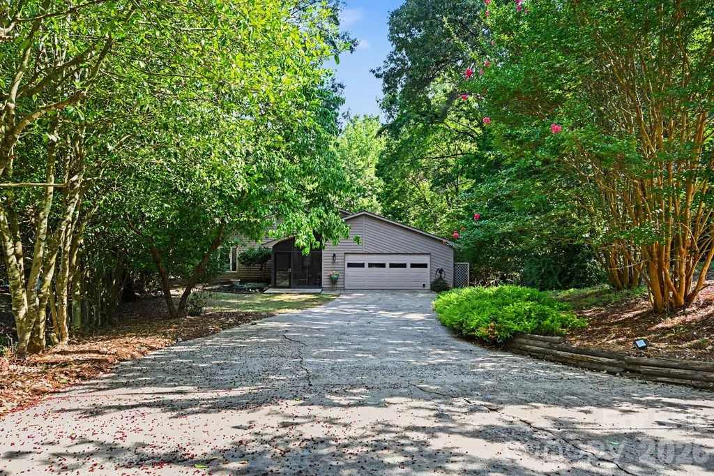 10006 Stoneleigh Lane Charlotte NC 28277