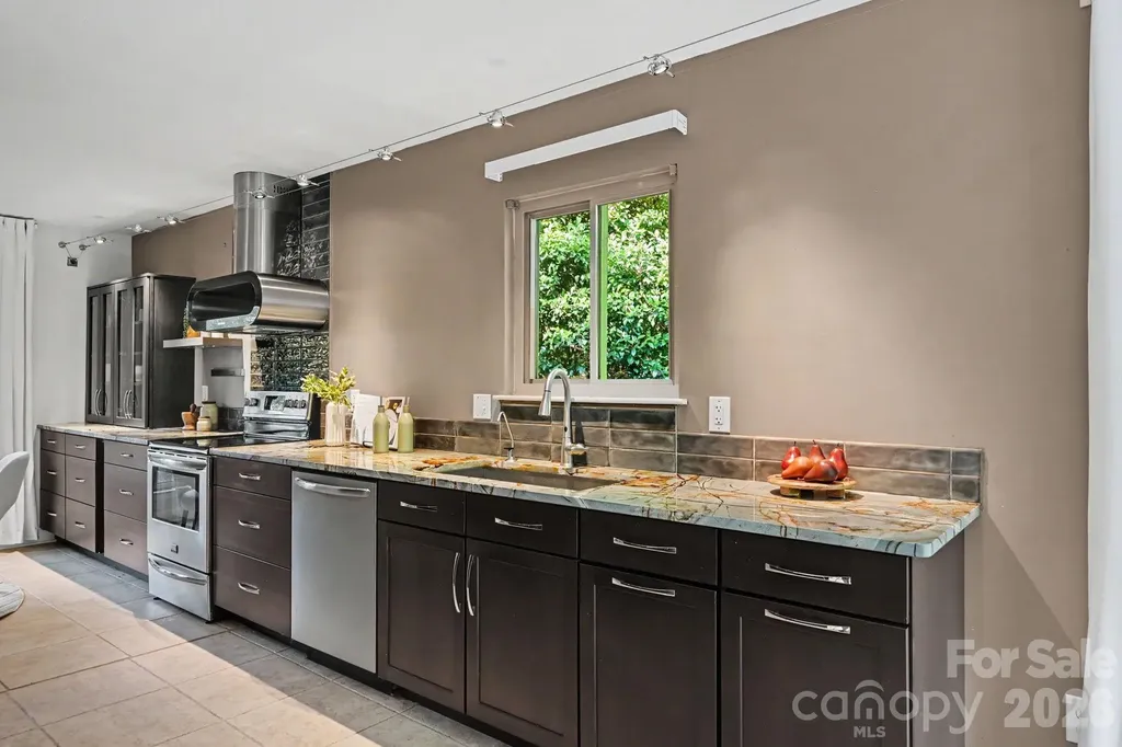 10006 Stoneleigh Lane Charlotte NC 28277