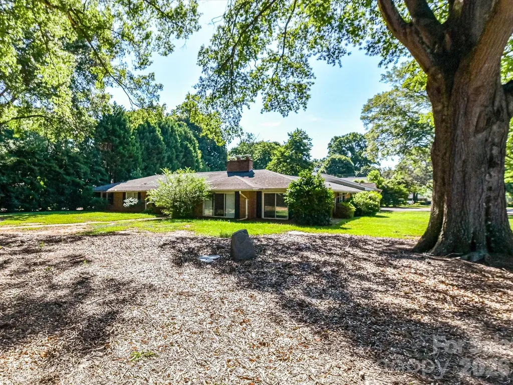 827 Lansdowne Road Charlotte NC 28270