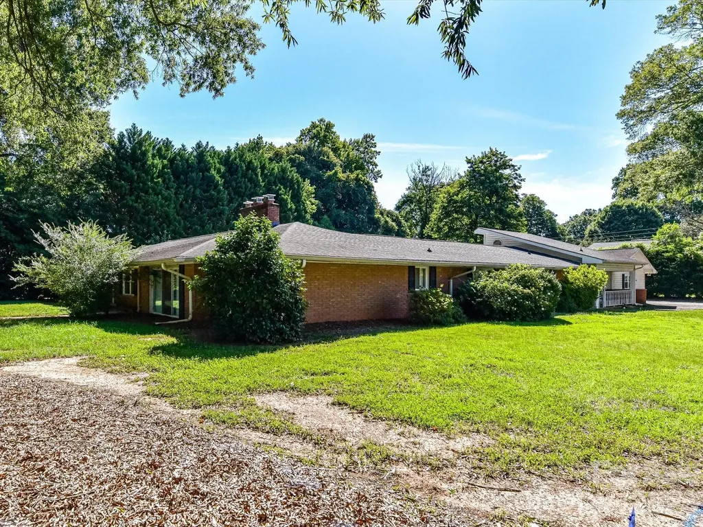 827 Lansdowne Road Charlotte NC 28270