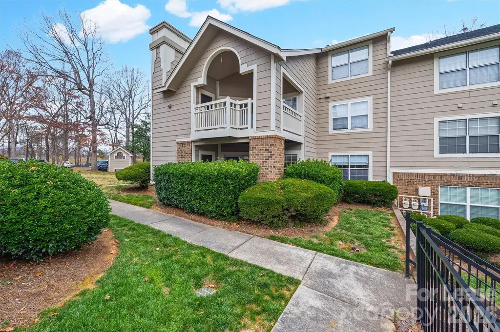 5003 Sharon Road Charlotte NC 28210