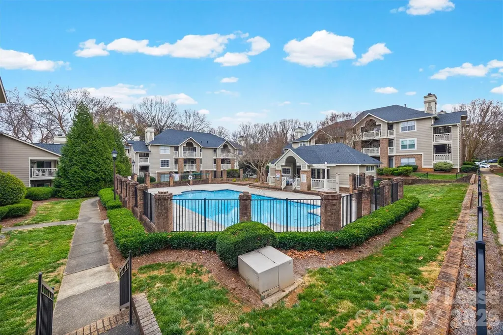 5003 Sharon Road Charlotte NC 28210