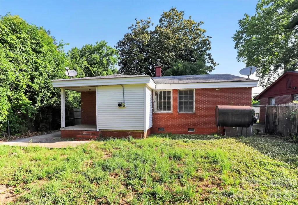 1813 Lasalle Street Charlotte NC 28216