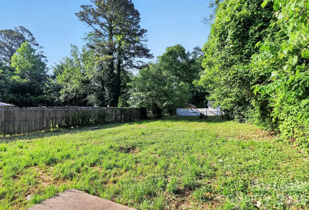 1813 Lasalle Street Charlotte NC 28216