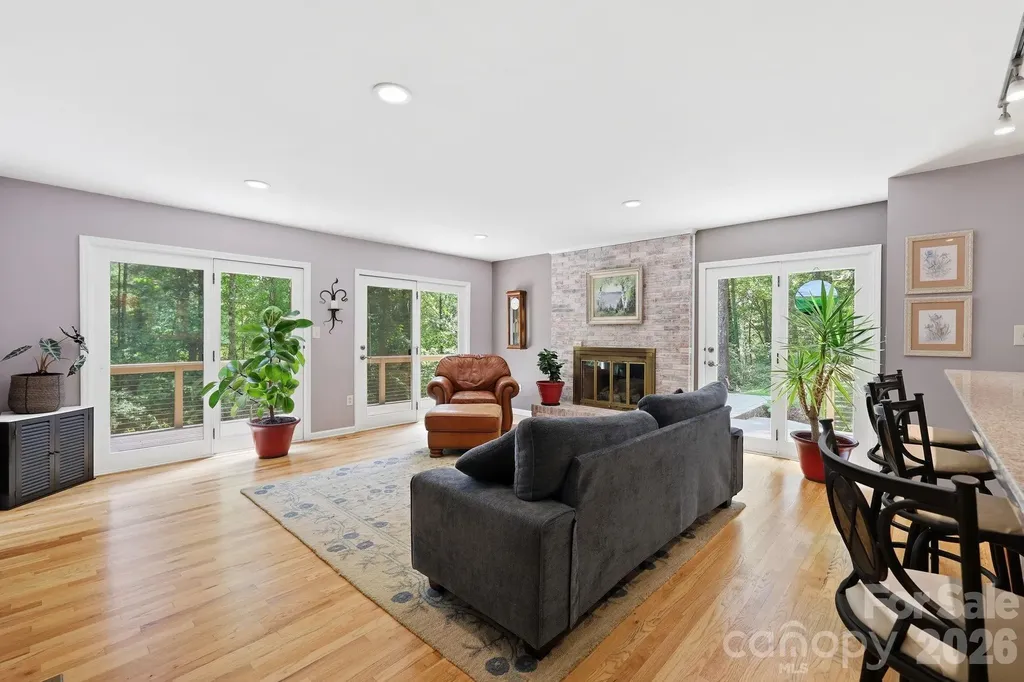 202 Riva Ridge Drive Fairview NC 28730