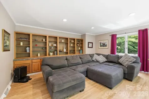 202 Riva Ridge Drive Fairview NC 28730