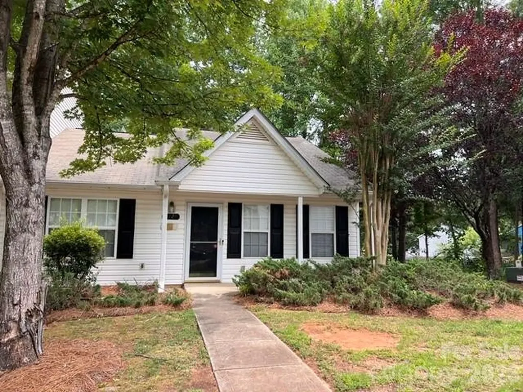 5121 Magnolia Tree Lane Charlotte NC 28215