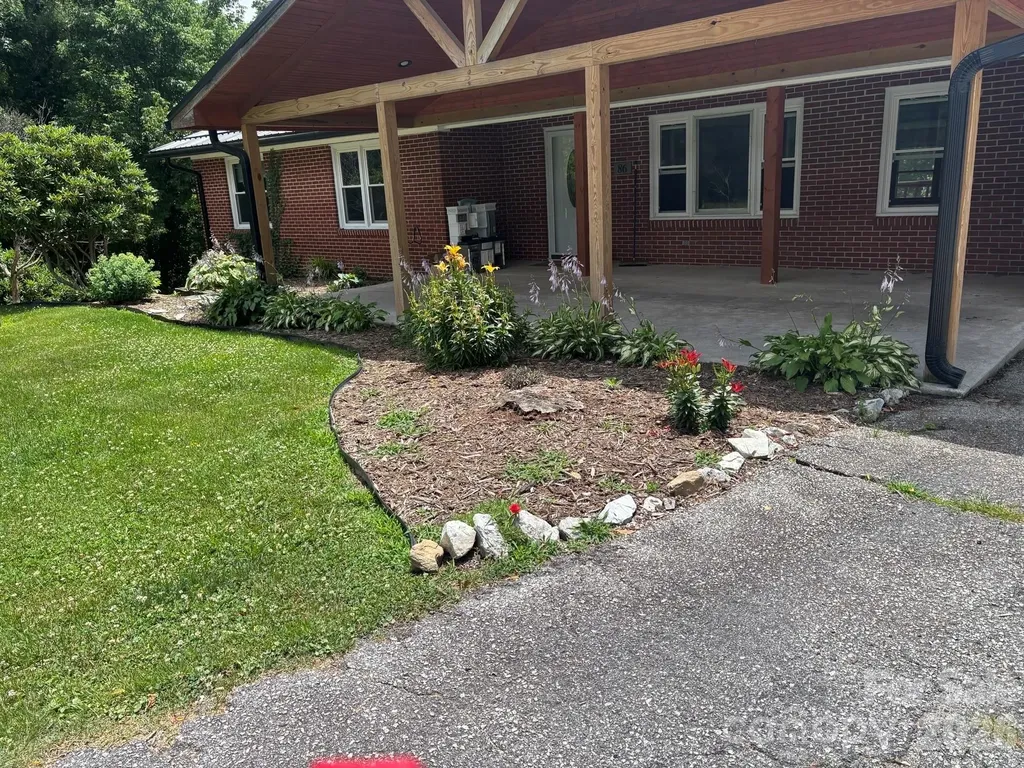 86 Jack Sullins Road Spruce Pine NC 28777