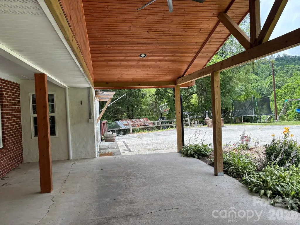 86 Jack Sullins Road Spruce Pine NC 28777