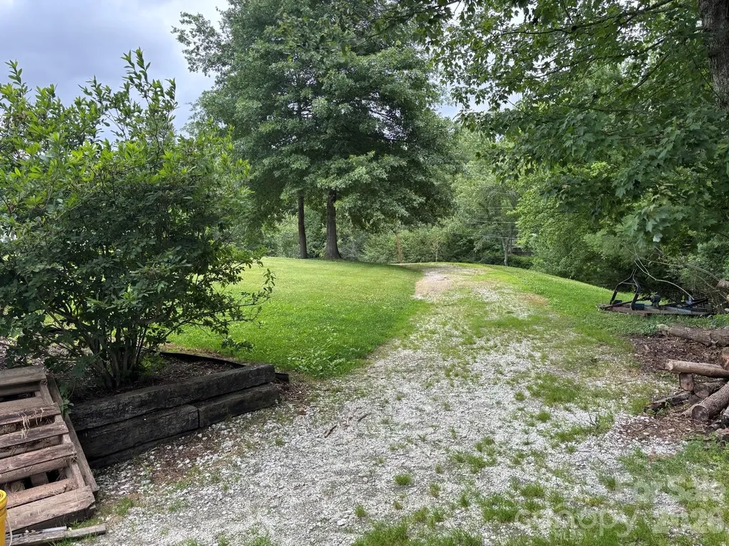 86 Jack Sullins Road Spruce Pine NC 28777