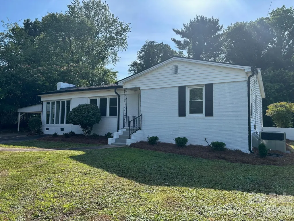 168 Collins Avenue Forest City NC 28043