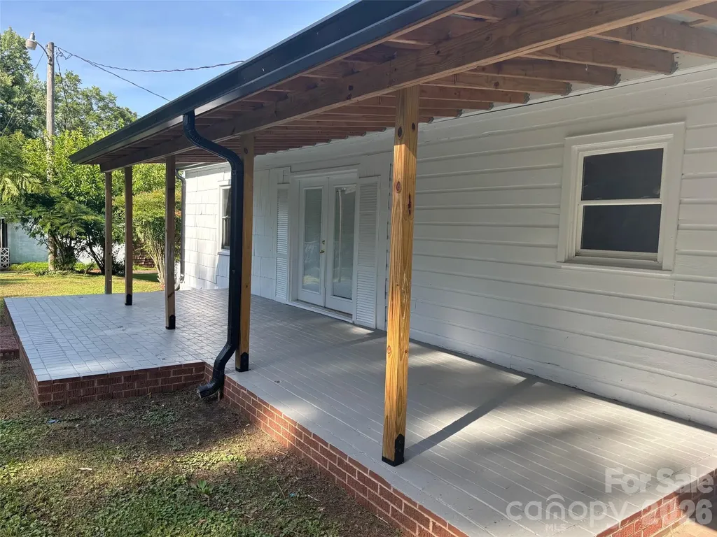 168 Collins Avenue Forest City NC 28043