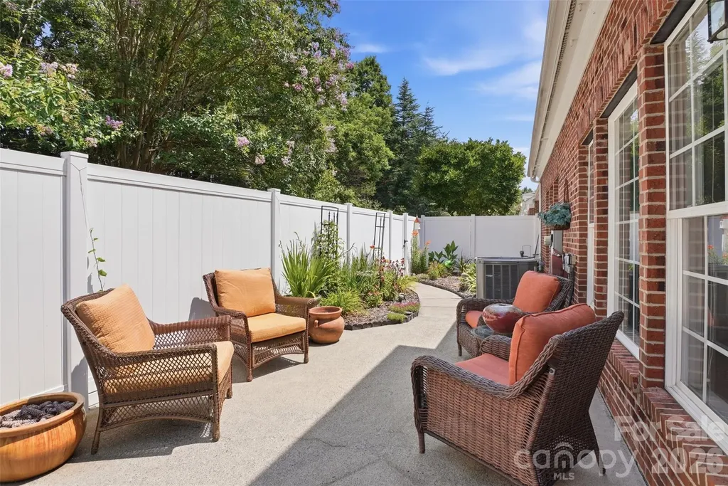 8109 Oratorio Place Charlotte NC 28270