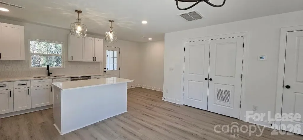 382 W Moore Avenue Mooresville NC 28115
