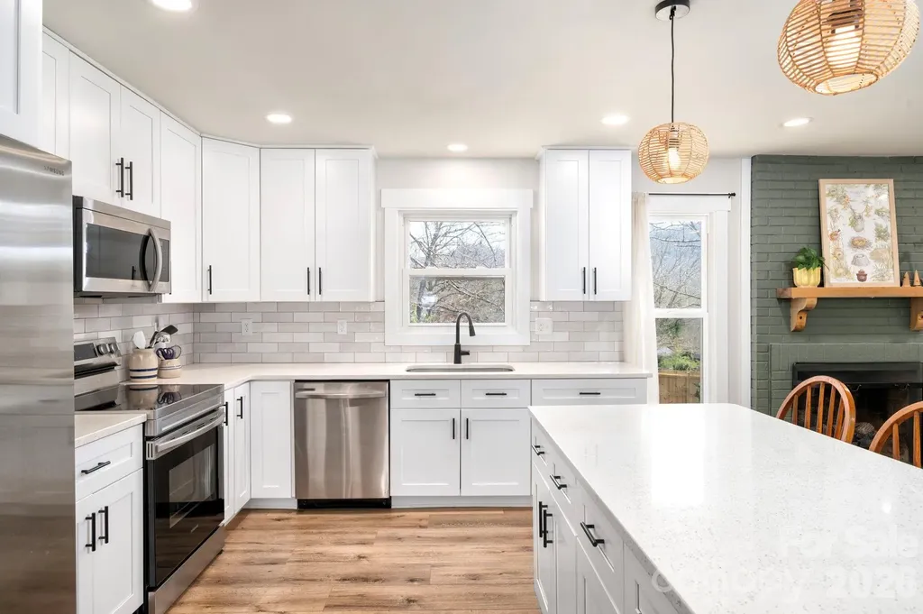 61 Knoll Ridge Drive Asheville NC 28804