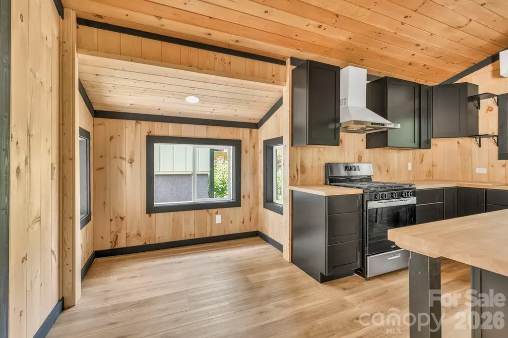 209 Meadow Loop Newland NC 28657