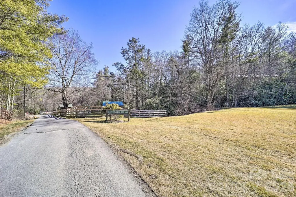 209 Meadow Loop Newland NC 28657