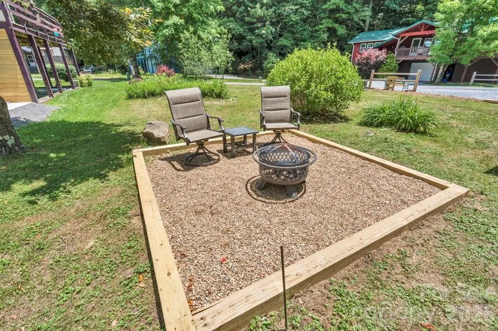 209 Meadow Loop Newland NC 28657