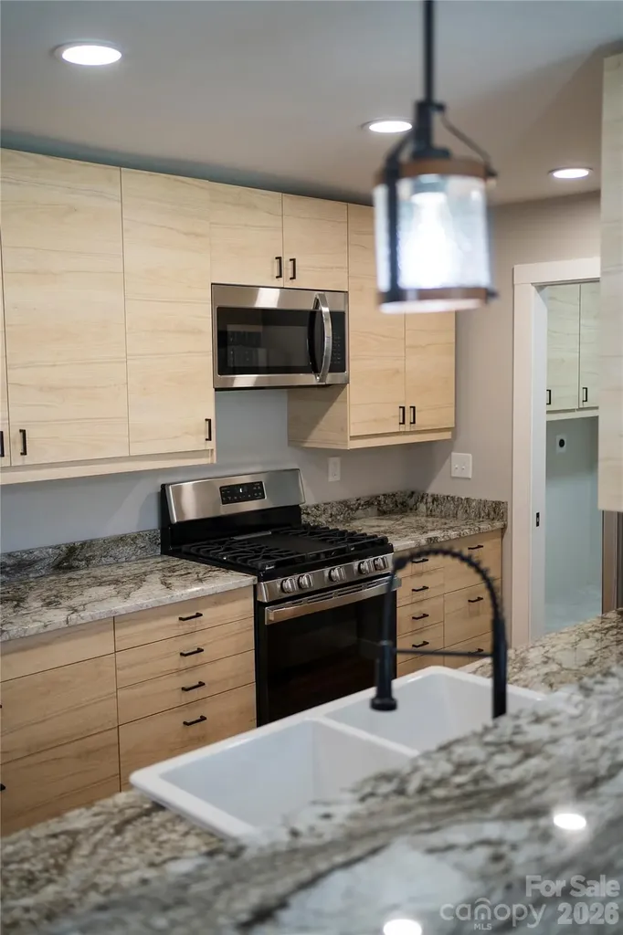 88 Skyview Terrace Asheville NC 28806