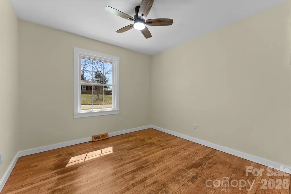 88 Skyview Terrace Asheville NC 28806