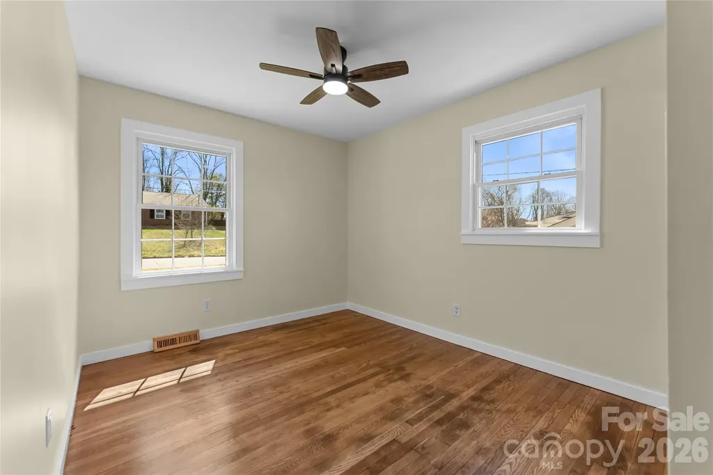 88 Skyview Terrace Asheville NC 28806