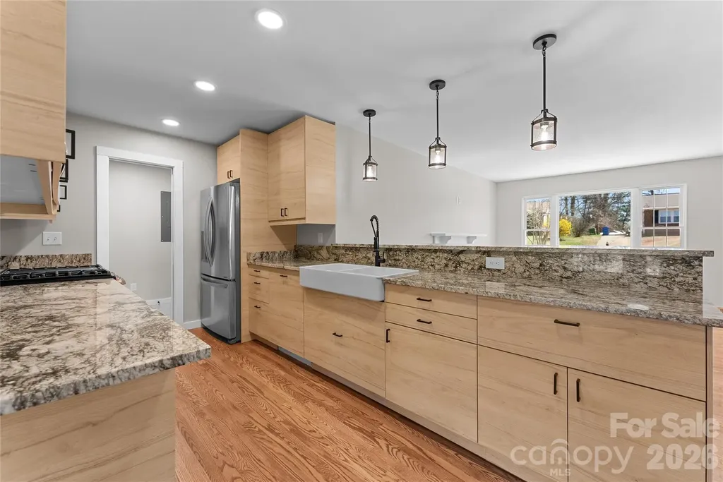 88 Skyview Terrace Asheville NC 28806