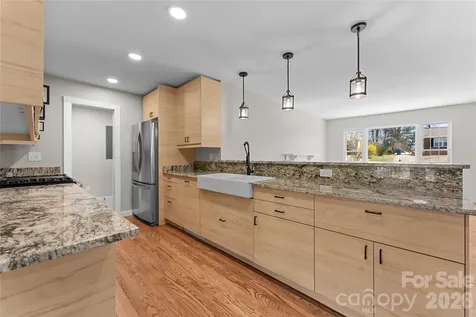 88 Skyview Terrace Asheville NC 28806
