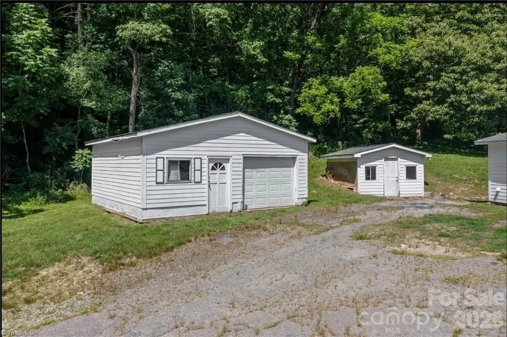 6689 Nc Highway 16 Millers Creek NC 28651