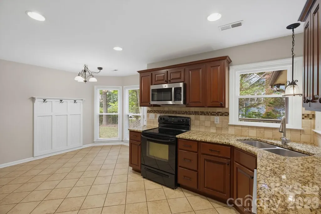 6632 Elmstone Drive Charlotte NC 28277